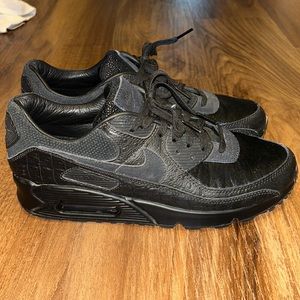 2020 Nike Air max 90’ exotic animal pack- Infrared blend. Men’s size 10
